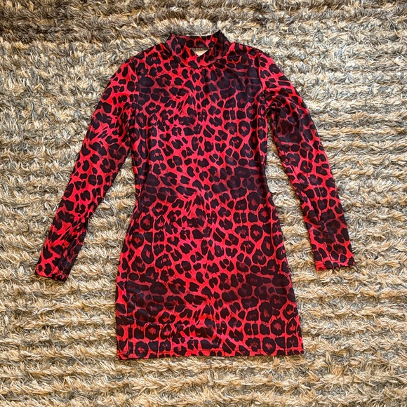 Dresses & Skirts - Bold Red and Black Leopard Print Long-Sleeve with Thumbhole Dress, Size S